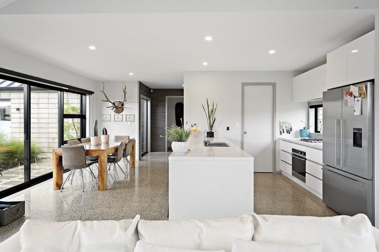 Photo of property in 16 Kaniera Terrace, Cambridge, 3434