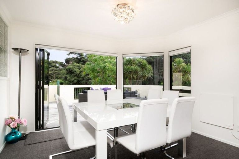 Photo of property in 35 Vermeer Place, West Harbour, Auckland, 0618