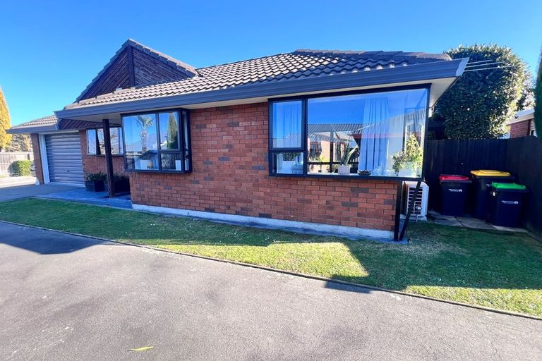 Photo of property in 1/8 Campion Place, Halswell, Christchurch, 8025