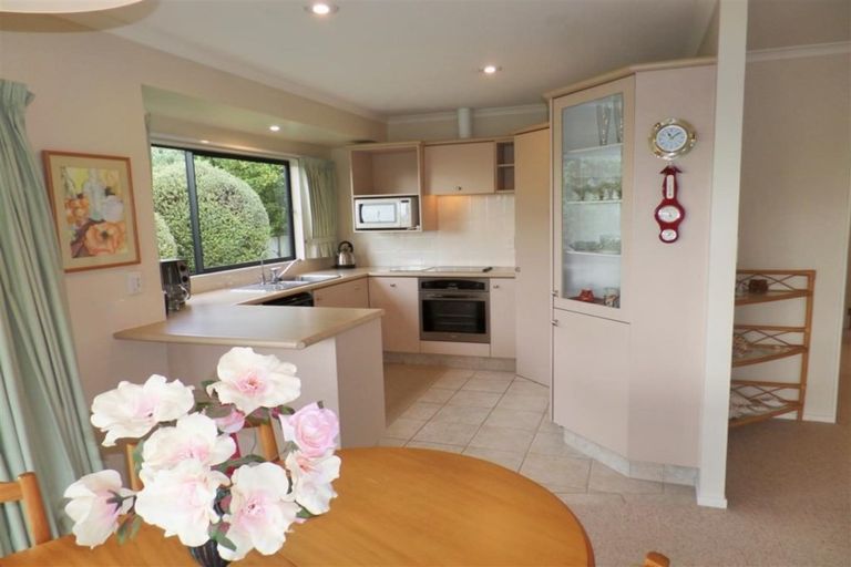 Photo of property in 6 Hawk Place, Welcome Bay, Tauranga, 3112