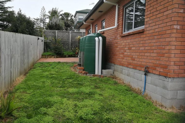 Photo of property in 11 Potter Avenue, Northcote, Auckland, 0627
