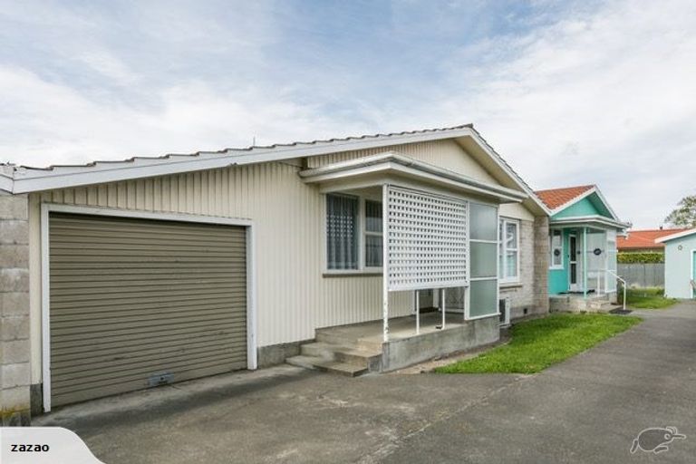 Photo of property in 2/502 Saint Aubyn, Hastings, 4122