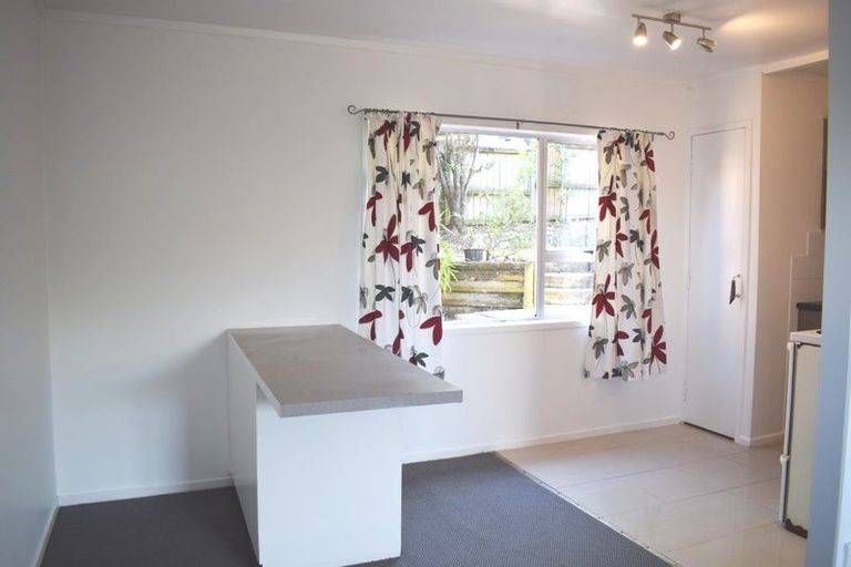 Photo of property in 2/527 Beach Road, Murrays Bay, Auckland, 0630