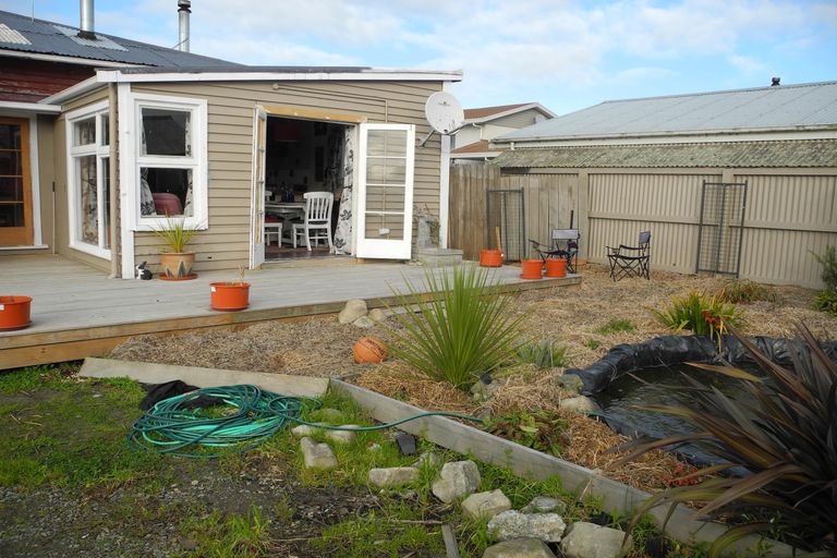Photo of property in 22 Timaru Road, Waimate, 7924