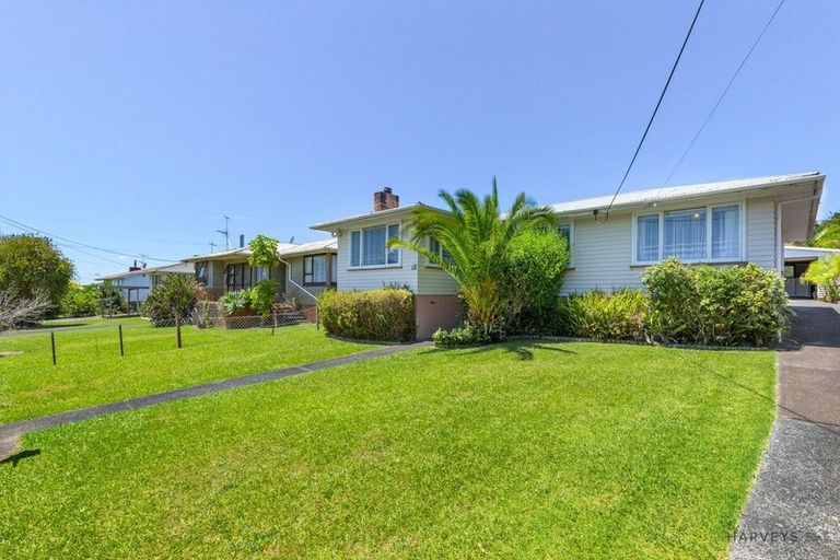 Photo of property in 5 Cobham Crescent, Kelston, Auckland, 0602