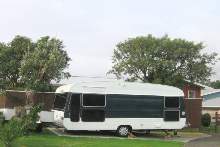 Photo of property in 15 Toporoa View, Ascot Park, Porirua, 5024