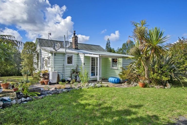 Photo of property in 45 View Road, Hikurangi, 0114