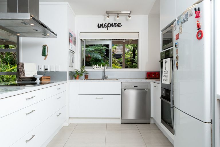Photo of property in 3 Opanuku Road, Henderson Valley, Auckland, 0612