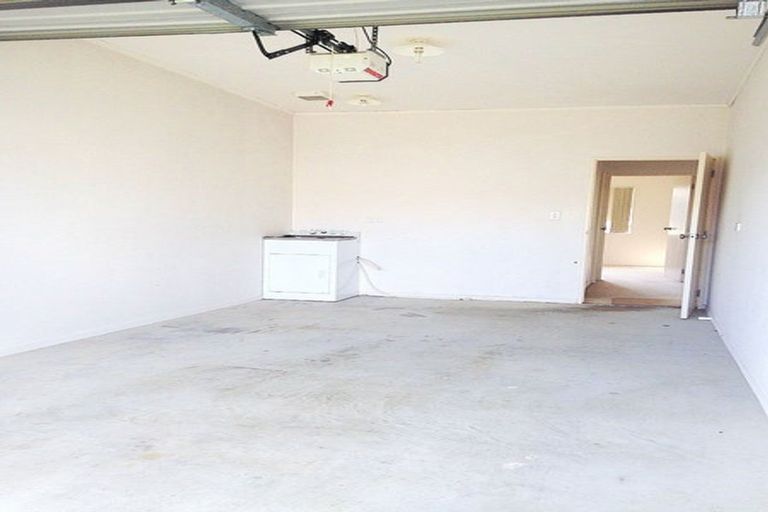 Photo of property in 35 Brashier Circle, Sunnyvale, Auckland, 0612