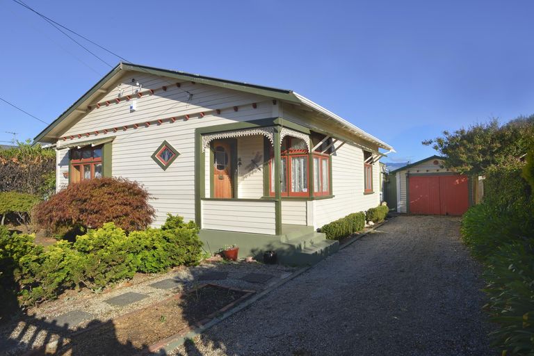 Photo of property in 2 Garrison Street, Carterton, 5713