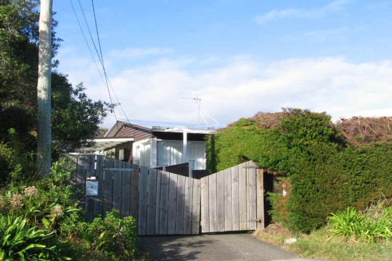 Photo of property in 8 Henare Street, Waikanae Beach, Waikanae, 5036