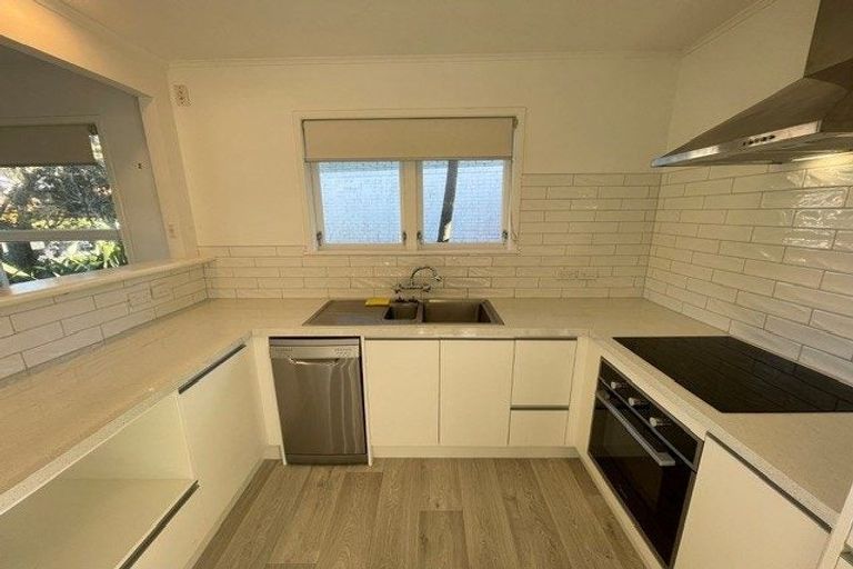 Photo of property in 15 Agincourt Street, Glenfield, Auckland, 0629