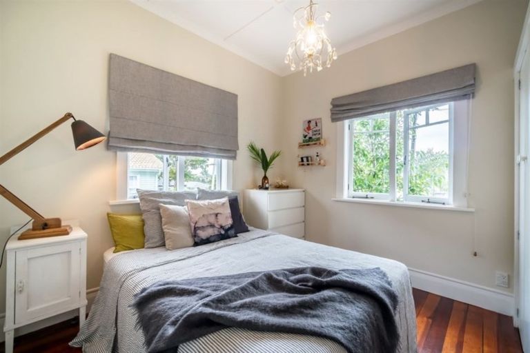 Photo of property in 1/34 Gladstone Road, Northcote, Auckland, 0627