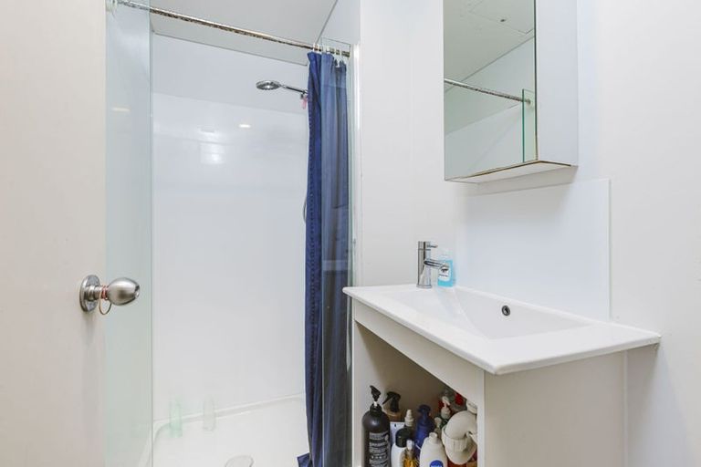 Photo of property in Columbia On Whitaker Apartments, 15a/15 Whitaker Place, Grafton, Auckland, 1010
