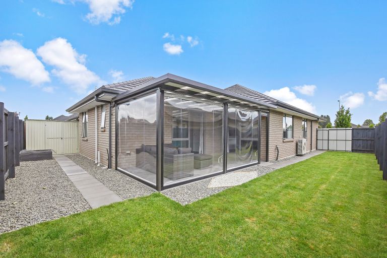 Photo of property in 28 Shillingford Boulevard, Rolleston, 7615