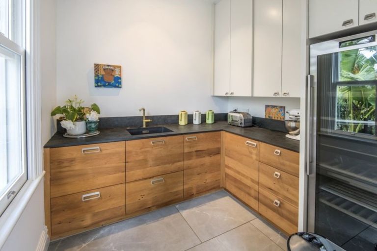 Photo of property in 8 St Aubyn Street, Devonport, Auckland, 0624