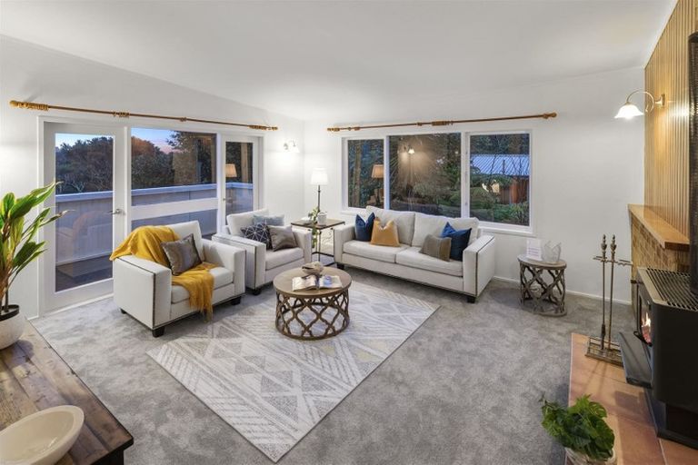 Photo of property in 40 Valley View Road, Glenfield, Auckland, 0629