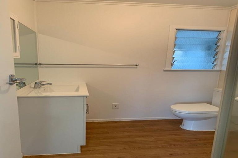 Photo of property in 1/361 East Coast Road, Mairangi Bay, Auckland, 0630