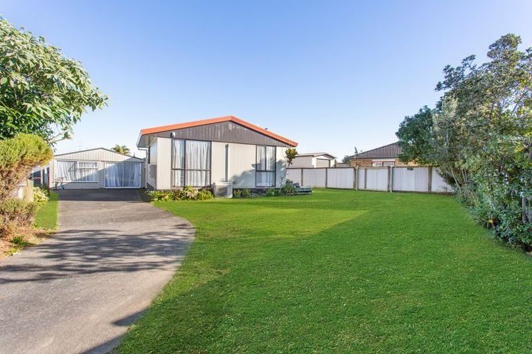 Photo of property in 34 Bernina Place, Weymouth, Auckland, 2103