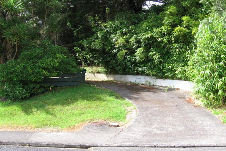 Photo of property in 13 Rangeview Road, Sunnyvale, Auckland, 0612