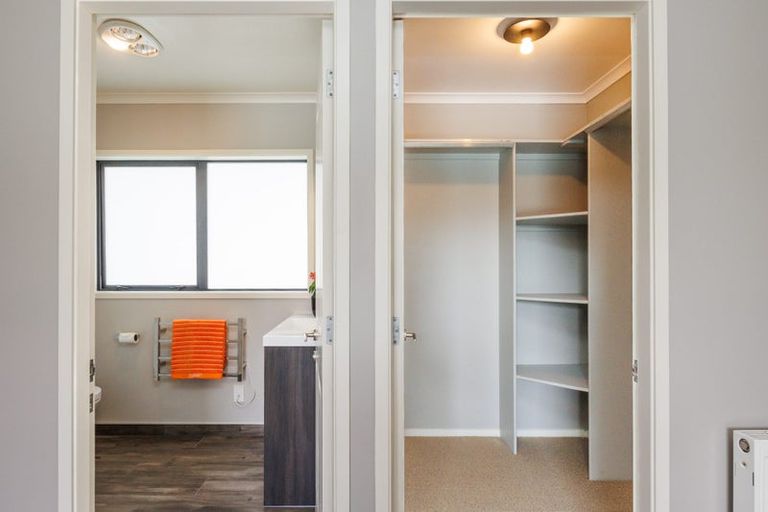 Photo of property in 38 Johnstone Drive, Fitzherbert, Palmerston North, 4410