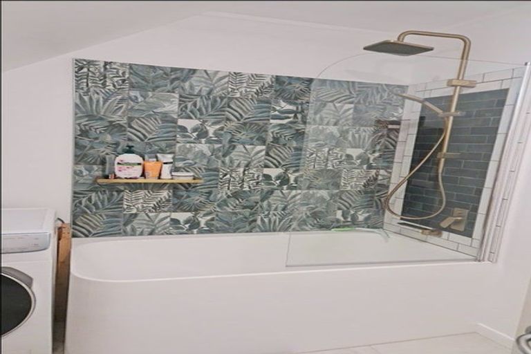 Photo of property in Mendosa Terraces Apartments, 3/9 Ebor Street, Te Aro, Wellington, 6011