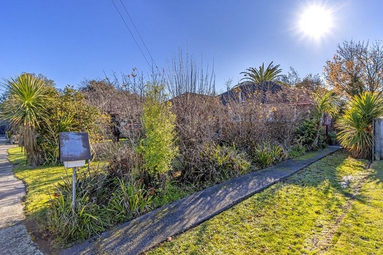 Photo of property in 14 Grosvenor Street, Redwood, Christchurch, 8051