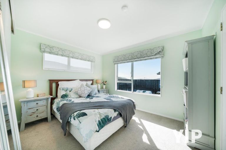 Photo of property in 12 Maraval Crescent, Grenada Village, Wellington, 6037