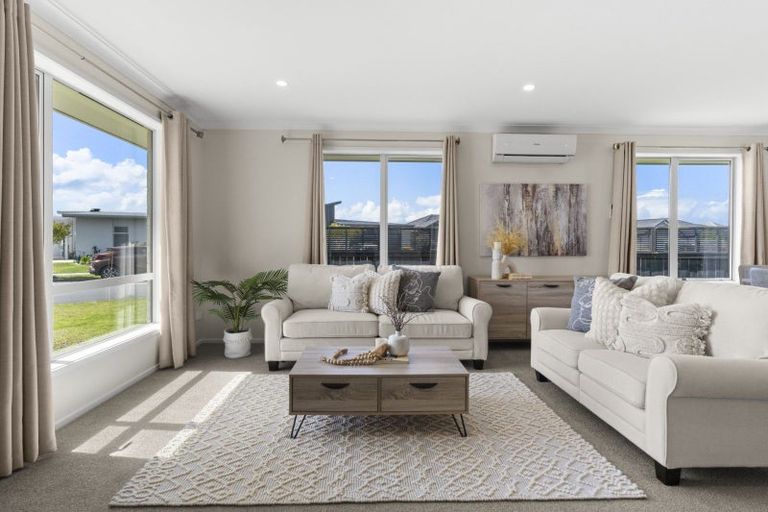 Photo of property in 1 Jeffs Way, Papamoa Beach, Papamoa, 3118