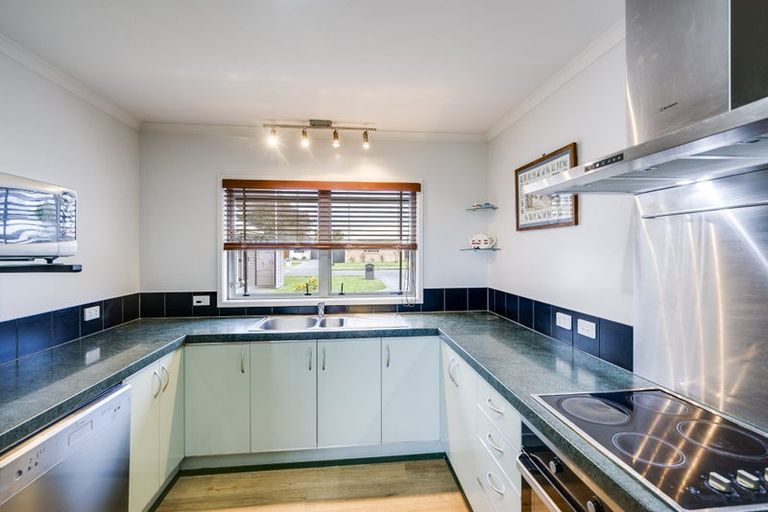 Photo of property in 17 Mcnaughton Place, Onekawa, Napier, 4110