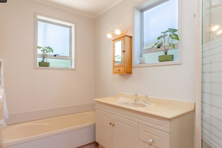 Photo of property in 32 Seaview Crescent, Picton, 7220