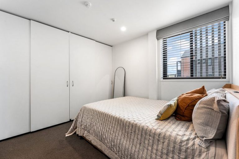 Photo of property in 2/165 Hobsonville Point Road, Hobsonville, Auckland, 0616