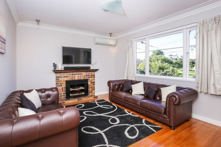 Photo of property in 25 Bolton Street, Blockhouse Bay, Auckland, 0600