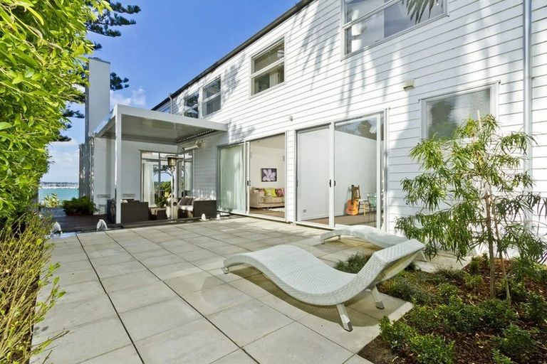 Photo of property in 47a Princes Street, Northcote Point, Auckland, 0627