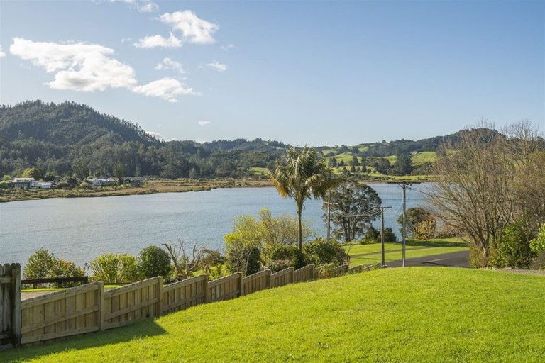 Photo of property in 8 Patton Place, Tairua, 3508