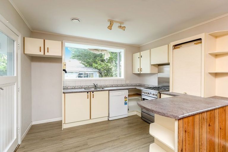 Photo of property in 19 Rospeath Crescent, Spotswood, New Plymouth, 4310