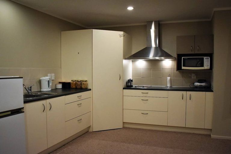 Photo of property in 6 Glendavar Street, Berhampore, Wellington, 6023