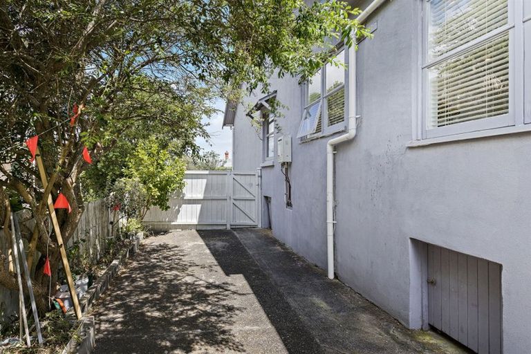 Photo of property in 1/221 Onewa Road, Birkenhead, Auckland, 0626