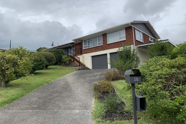 Photo of property in 15 Liston Crescent, Cockle Bay, Auckland, 2014