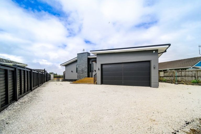 Photo of property in 147 Edgewater Drive, Pakuranga, Auckland, 2010