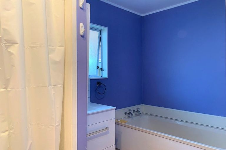 Photo of property in 2/5 Newington Road, Henderson, Auckland, 0612