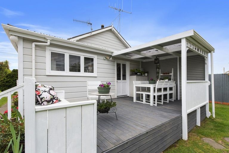 Photo of property in 165 Cambridge Street, Levin, 5510