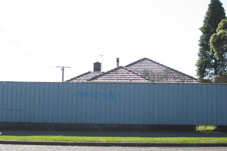 Photo of property in 35 Upjohn Street, Brooklands, New Plymouth, 4310