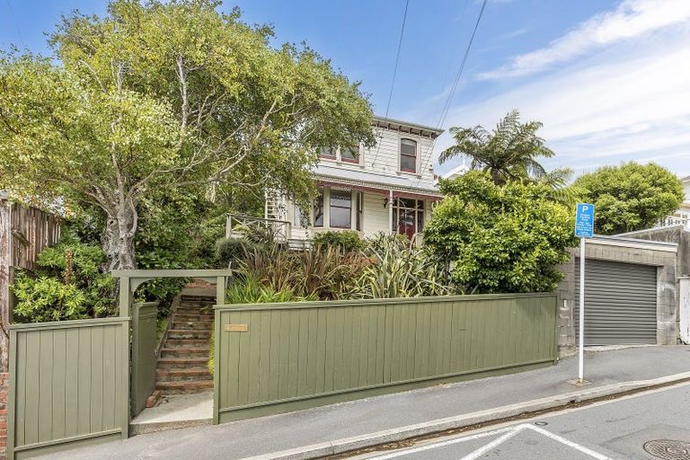 Photo of property in 25 Bidwill Street, Mount Cook, Wellington, 6021