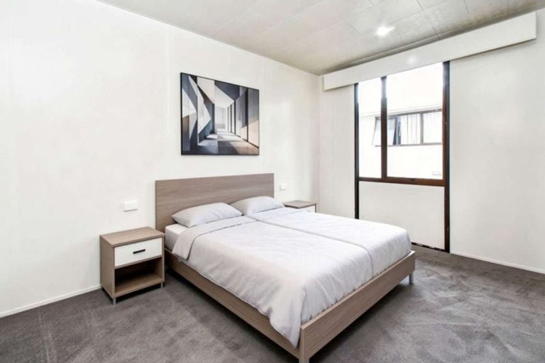 Photo of property in 2/10 Nearco Street, Randwick Park, Auckland, 2105