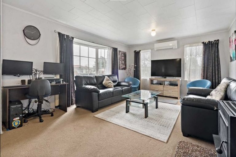 Photo of property in 14 Joanne Place, Rosehill, Papakura, 2113