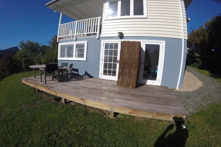 Photo of property in 12 Tindalls Bay Road, Tindalls Beach, Whangaparaoa, 0930