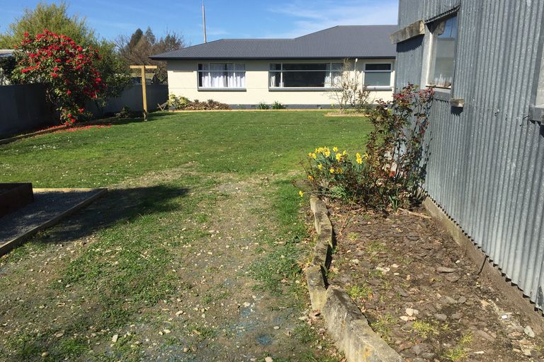 Photo of property in 30 Timaru Road, Waimate, 7924