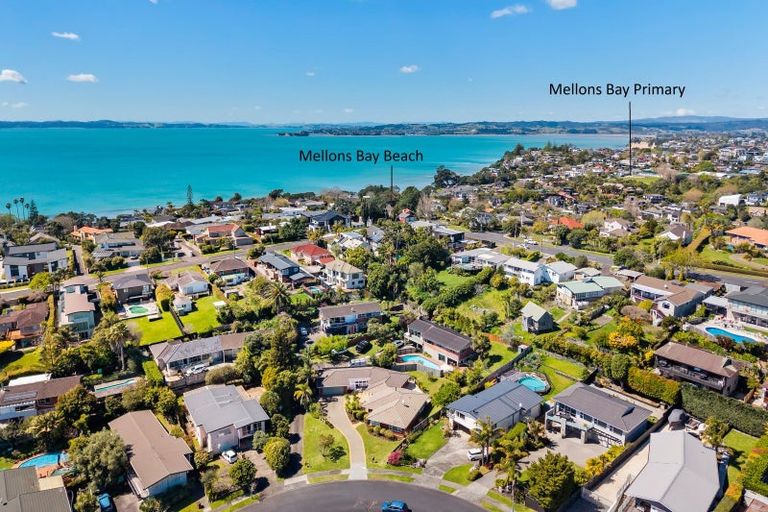 Photo of property in 15 Pickwick Parade, Mellons Bay, Auckland, 2014