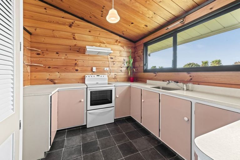 Photo of property in 2 Desmond Place, Bell Block, New Plymouth, 4312